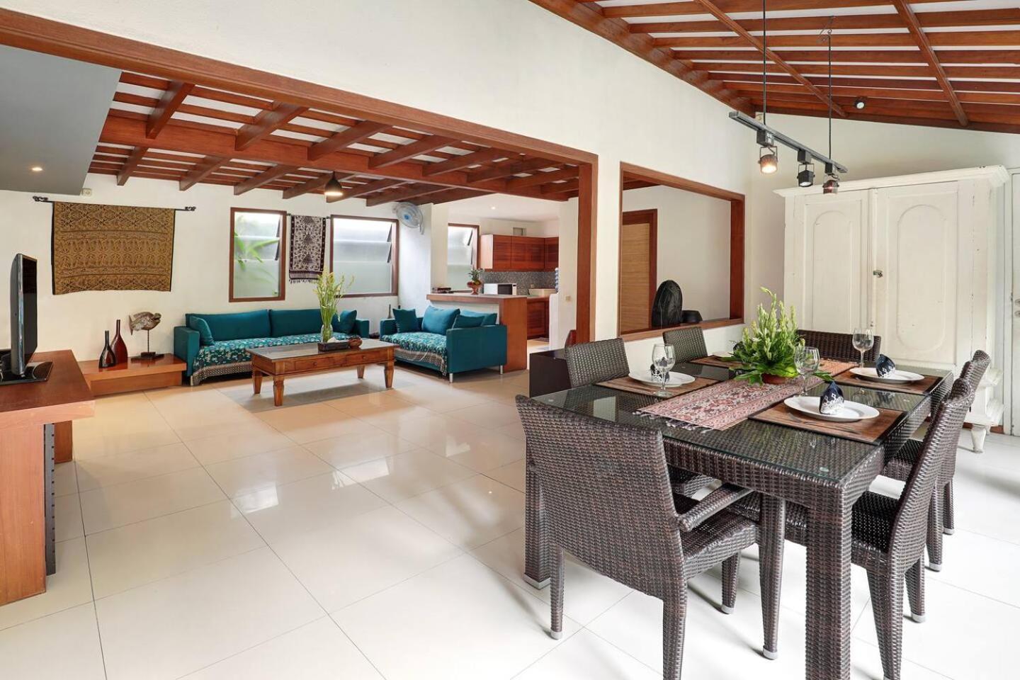 Super Value 4 Bedroom, Walk To Bintang Supermarket Seminyak  Exterior photo